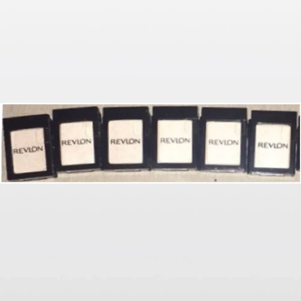 New Revlon Eyeshadow Womens Make Up Oyster White Metallic Eyes Cosmetic NWT